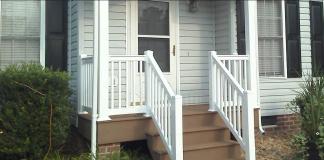 Cầu thang tự làm đến hiên nhà làm bằng gỗ: bố trí lối vào nhà riêng